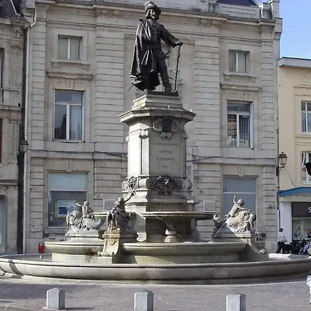 Chic Avec Parking Au Centre Apartmán *