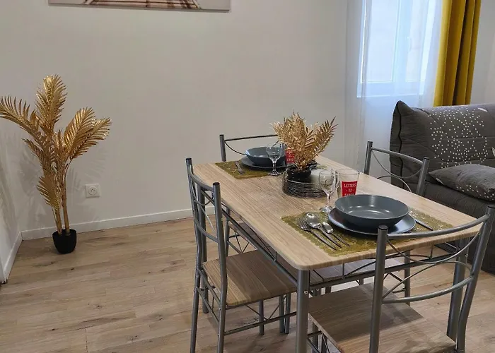 Appartamento Chic Avec Parking Au Centre Charleville-Mézières